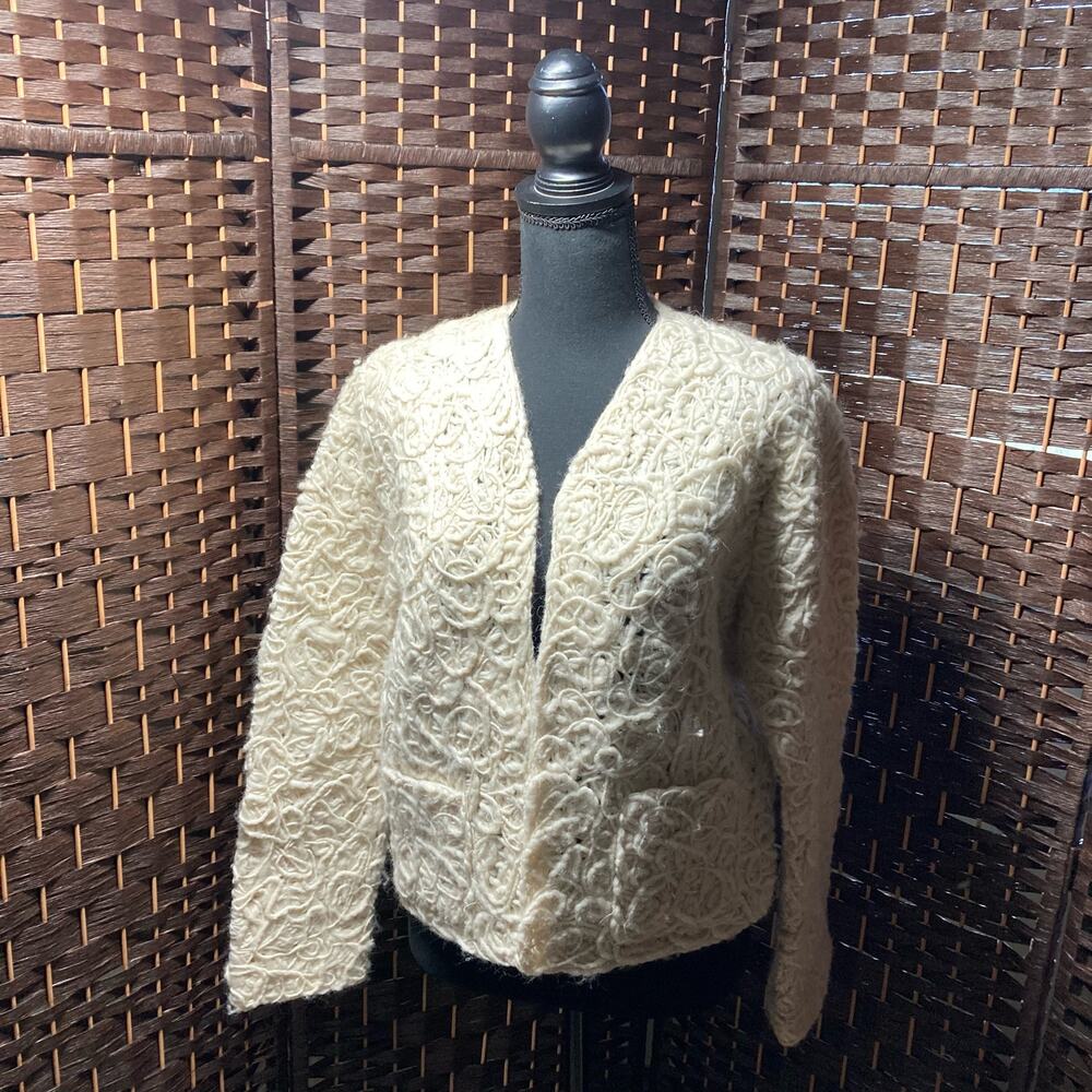 Chico’s Size 1 Cream Swirled Wool Cropped Jacket. Pre-Owned